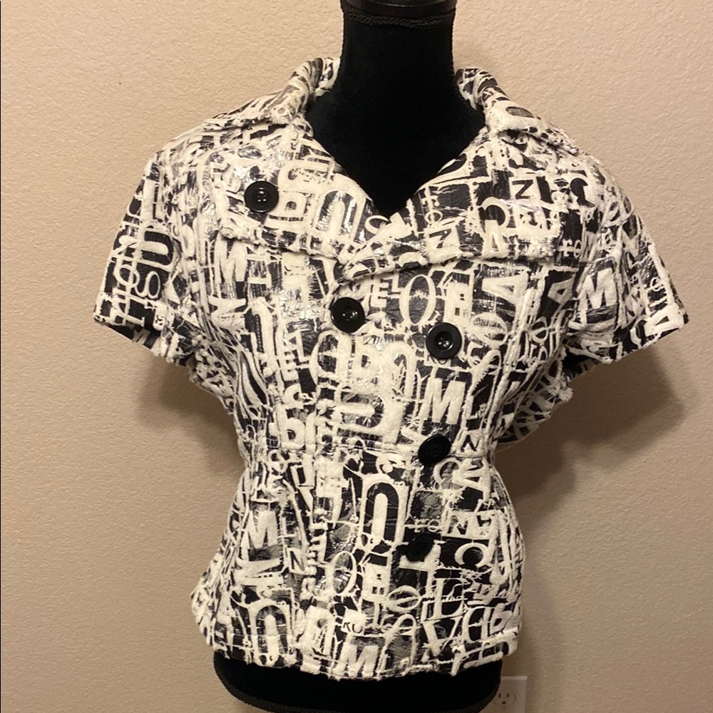 Black and White Graphic Short Sleeve Jacket